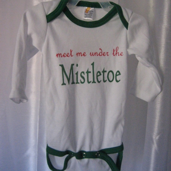 Meet me under the Mistletoe Infant Unisex One Piece Bodysuit Cotton Sz 12-18M NW - Picture 5 of 5